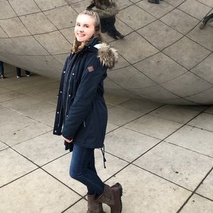 Meet your Posher, Kayla